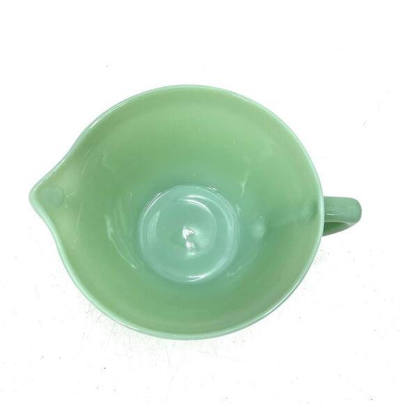 Vintage Fire King Oven Ware Green Jadeite Mixing Bowl with Handle & Pour Spout - Picture 5 of 7